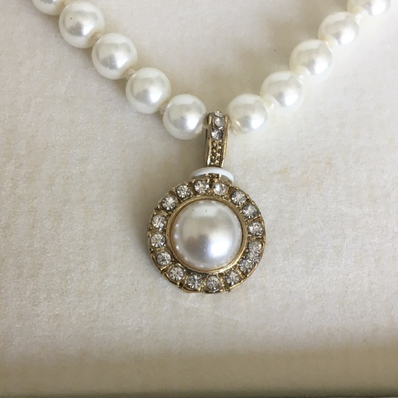 Cote D’Azur Fashion Jewelry Faux Pearl Necklace and Earrings Set - Picture 4 of 13